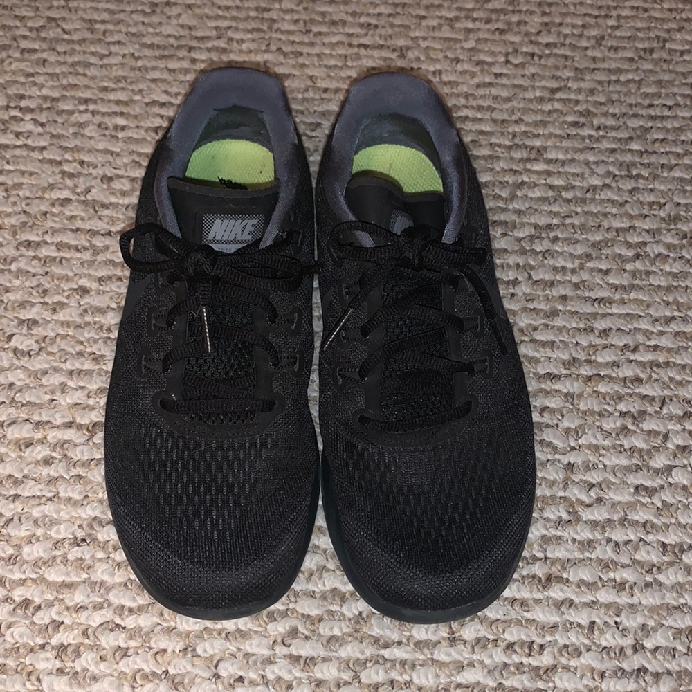 Nike free run tennis shoes